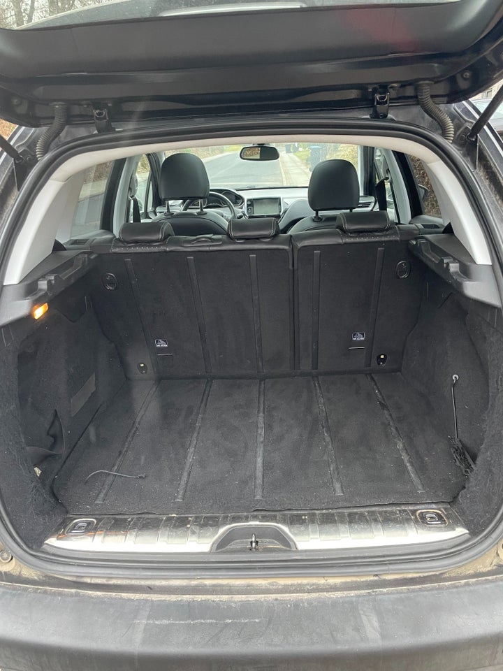 Peugeot 2008 1,6 e-HDi 114 Allure Sky 5d