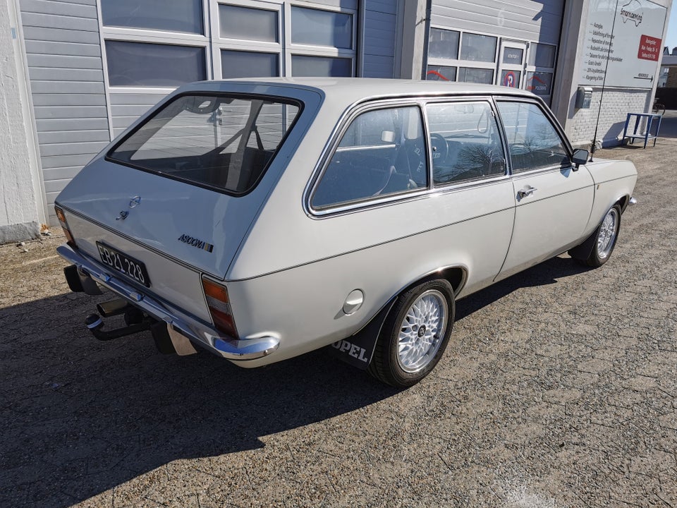 Opel Ascona 1,9  2d