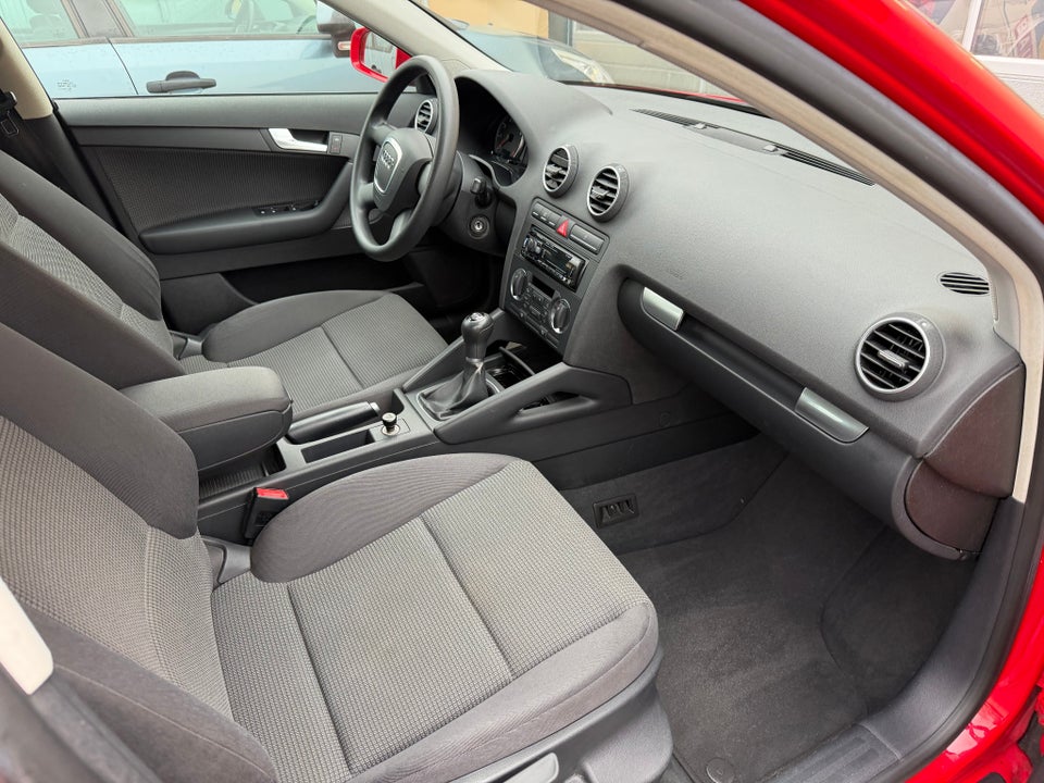 Audi A3 1,6 Ambiente Sportback 5d