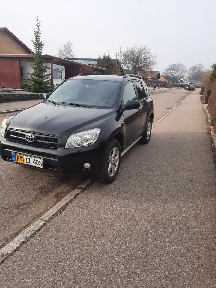 Toyota RAV4 2,2 D-CAT 177 Van 5d