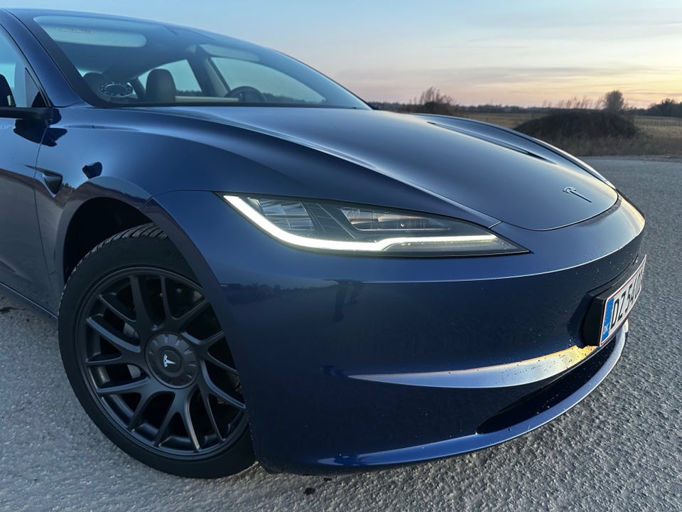 Tesla Model 3 Long Range AWD 4d