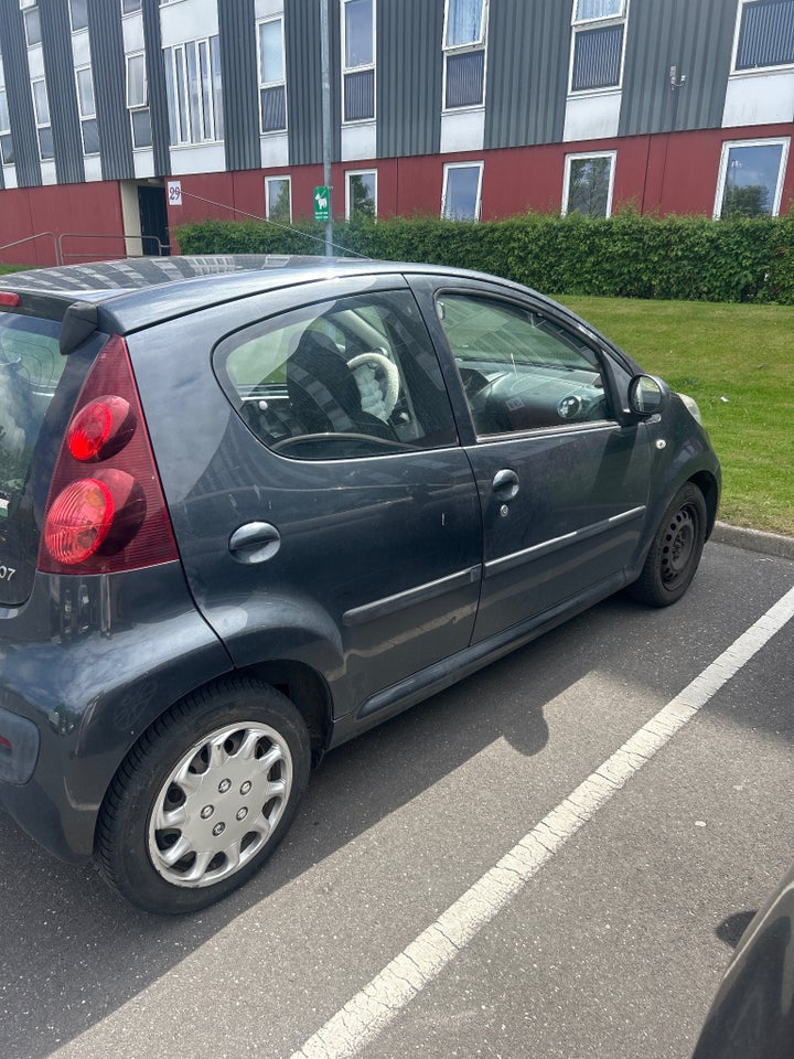 Peugeot 107 1,0 White 5d