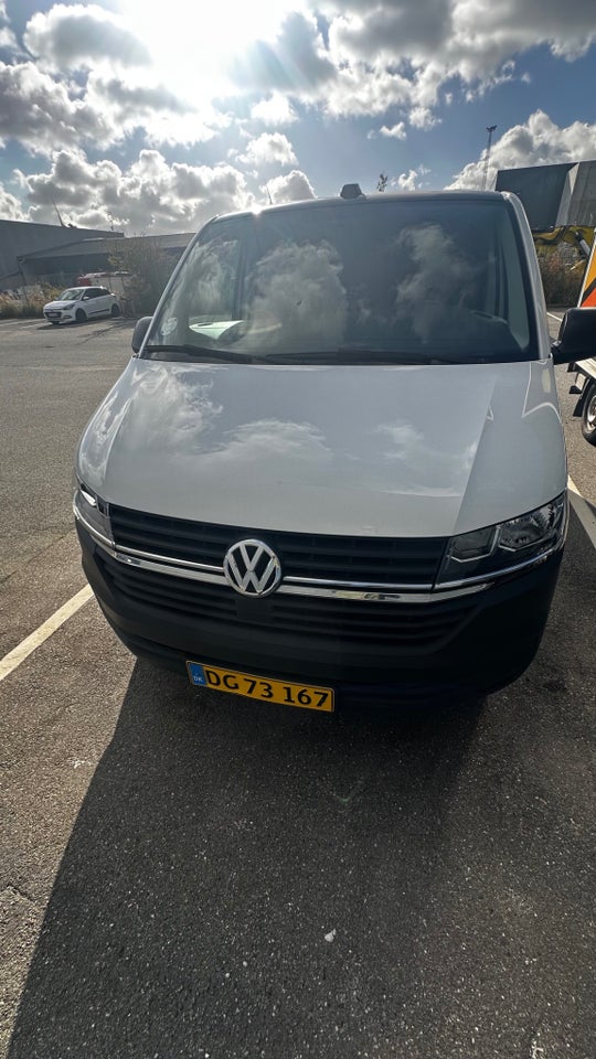 VW Transporter 2,0 TDi 110 Kassevogn kort