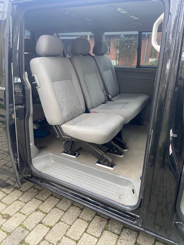 VW Transporter 2,5 TDi 130 Comfortline 5d