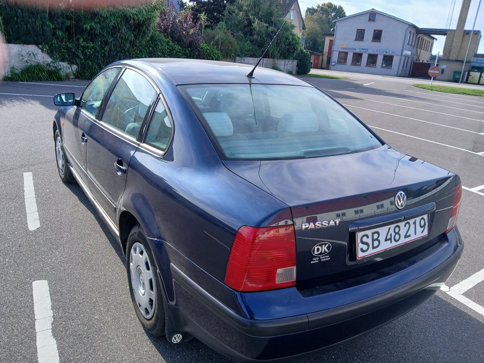 VW Passat 1,6 Comfortline 4d