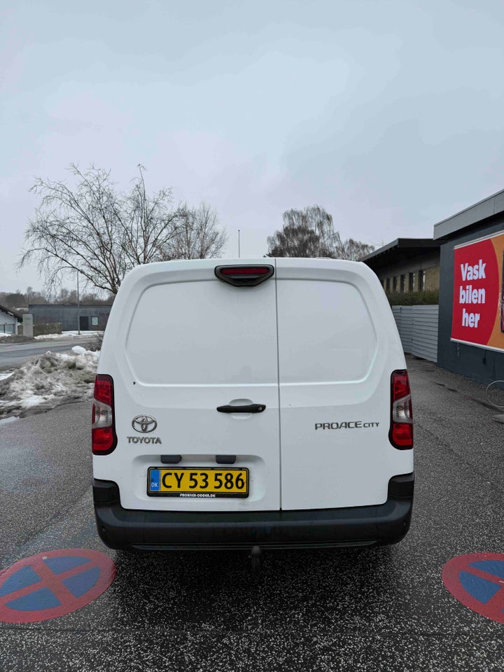 Toyota ProAce City 1,5 D 102 Medium Comfort 4d