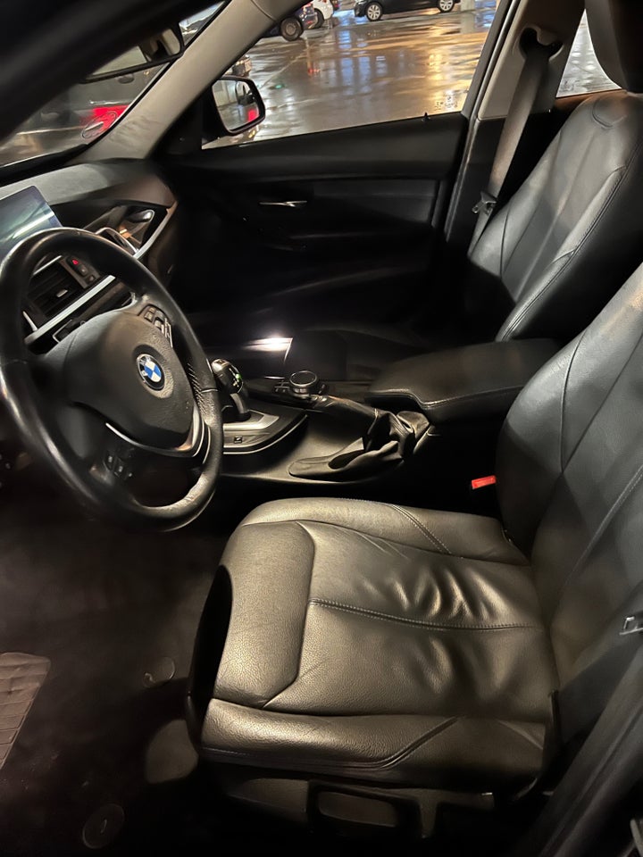 BMW 330i 2,0 Touring aut. 5d