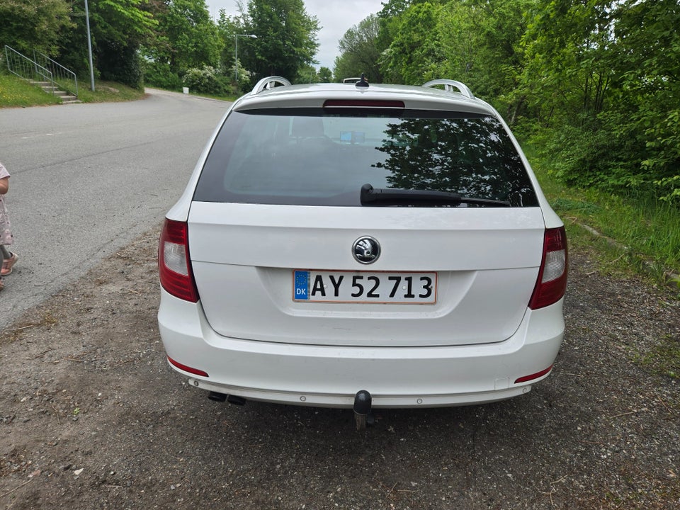Skoda Superb 2,0 TDi 170 Elegance Combi DSG 5d