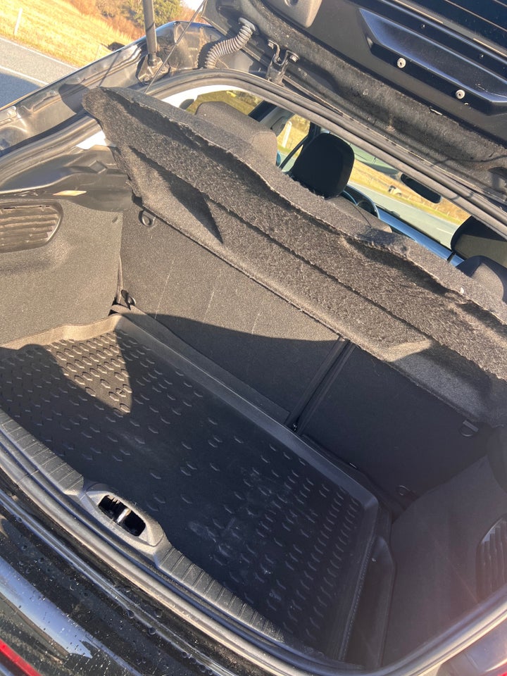 Peugeot 208 1,6 BlueHDi 100 Allure Sky 5d