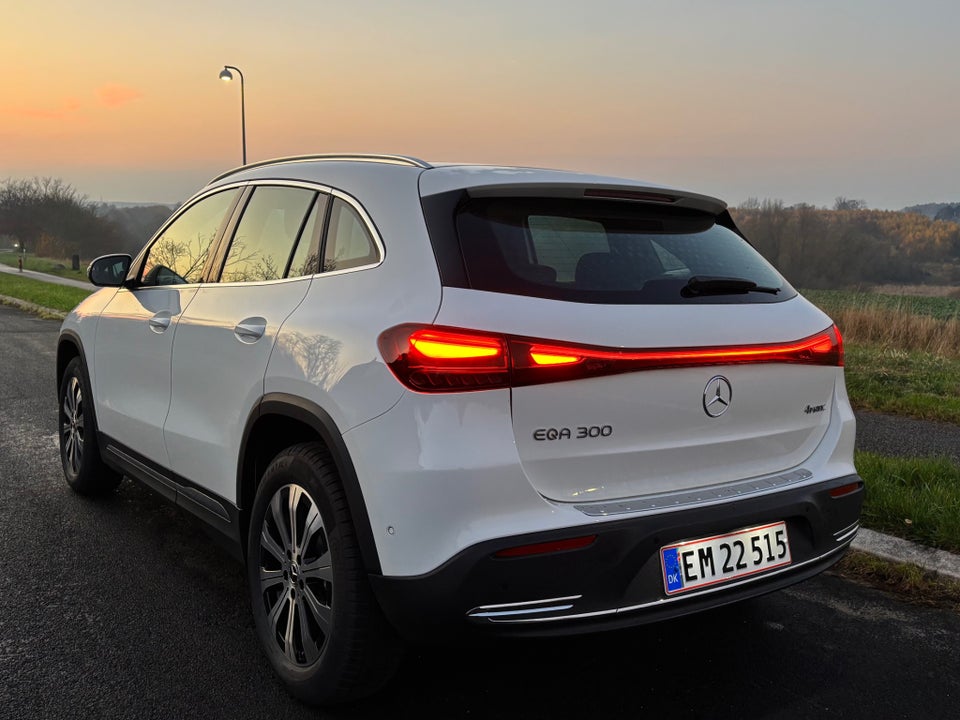 Mercedes EQA300 Progressive 4Matic 5d