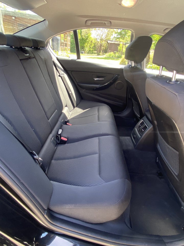 BMW 320d 2,0 Advantage aut. 4d