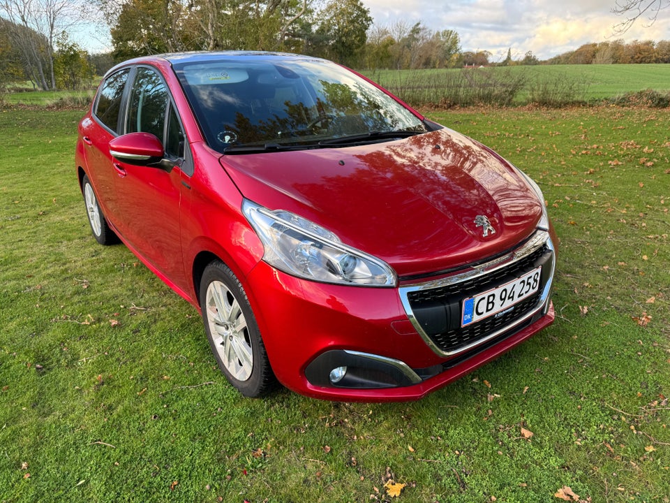 Peugeot 208 1,2 VTi 82 Signature Sky 5d