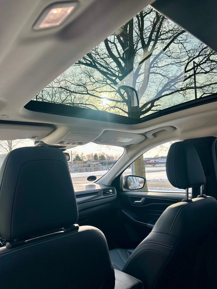 Ford Kuga 2,5 PHEV Vignale CVT 5d