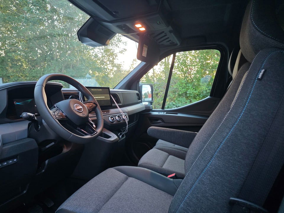 Nissan Interstar 87 L3H2 Tekna Van
