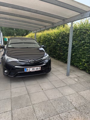 Toyota Avensis 1,8 VVT-i T1 Touring Sports 5d