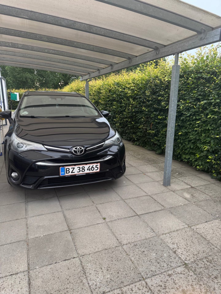 Toyota Avensis 1,8 VVT-i T1 Touring Sports 5d