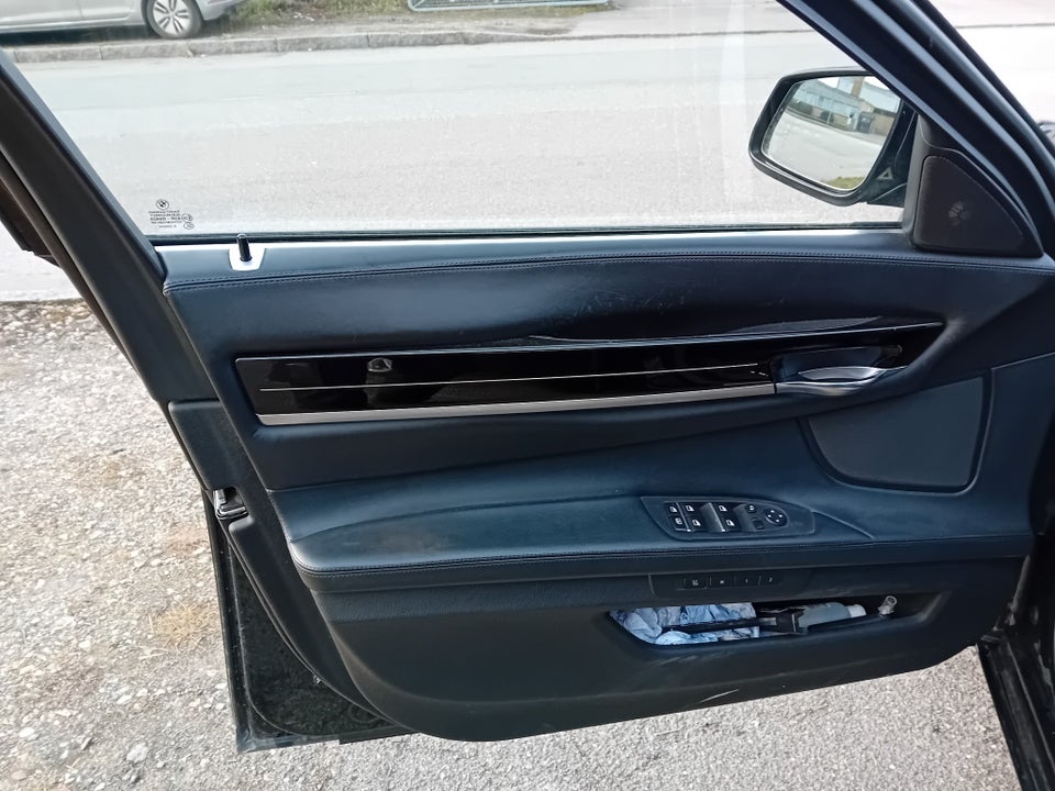 BMW 740d 3,0 Individual Steptr. 4d