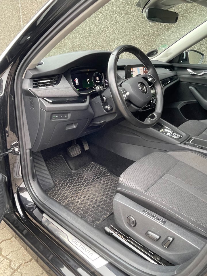 Skoda Octavia 2,0 TDi 150 Business Executive Combi DSG 5d