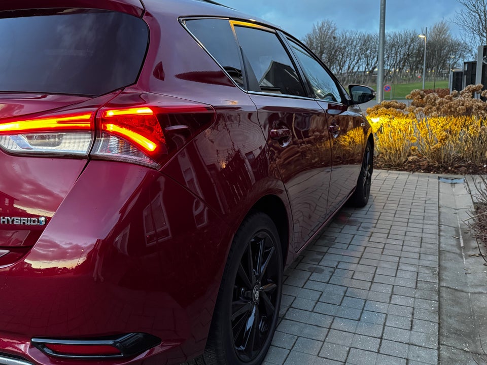 Toyota Auris 1,8 Hybrid H3 CVT Skyview 5d