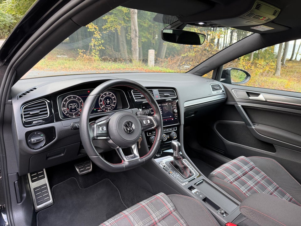 VW Golf VII 2,0 GTi Performance DSG 5d