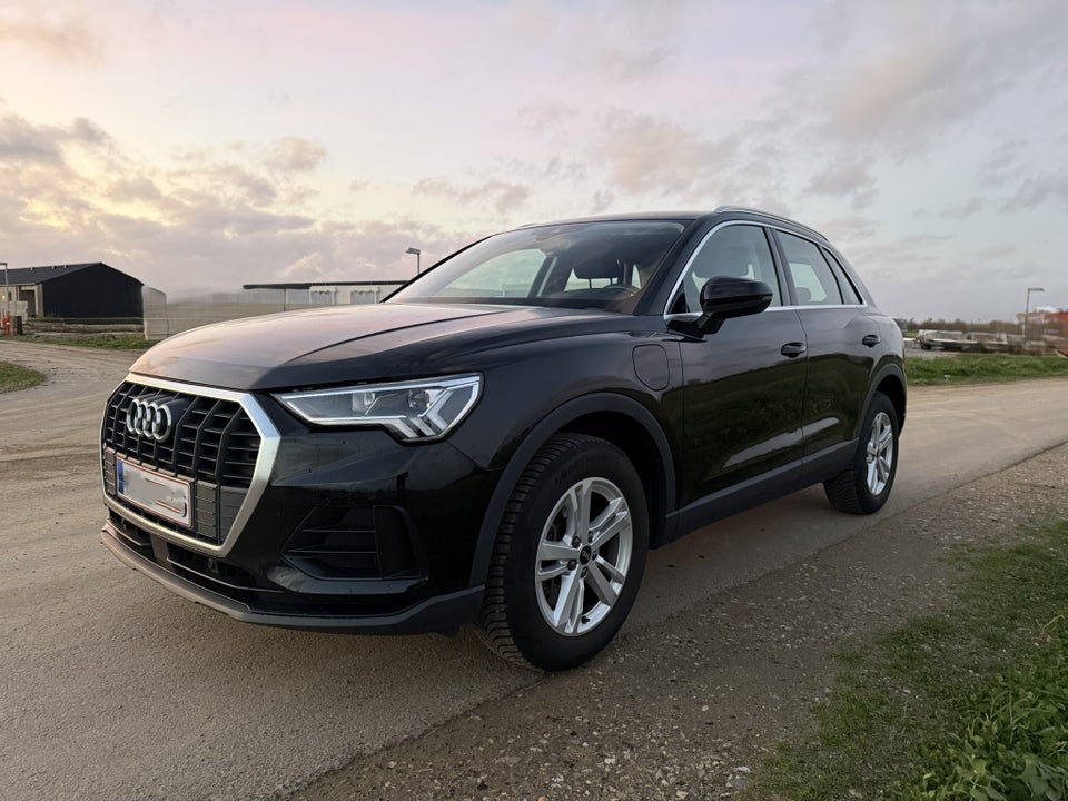 Audi Q3 45 TFSi e Attitude plus S-tr. 5d