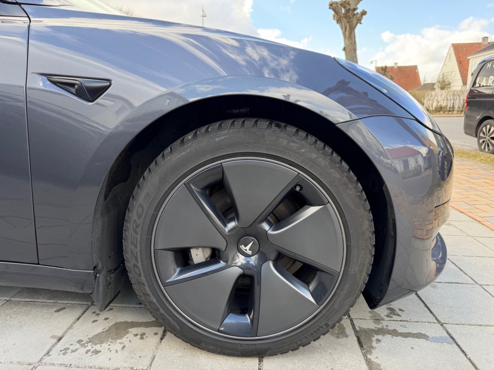 Tesla Model 3 Standard Range+ RWD 4d
