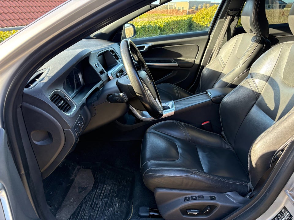 Volvo V60 2,0 D4 190 Momentum aut. 5d