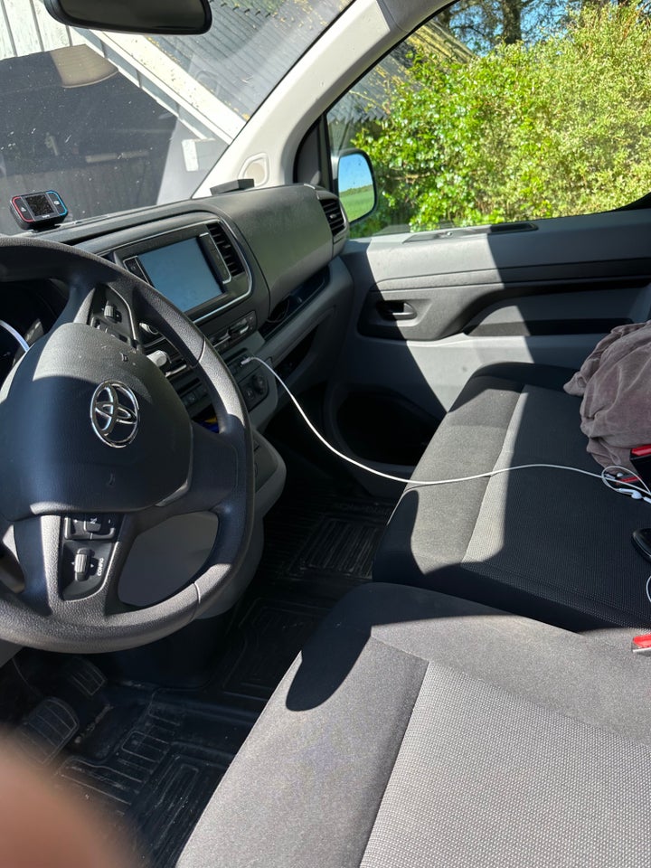 Toyota ProAce 2,0 D 180 Medium Comfort One aut. 5d
