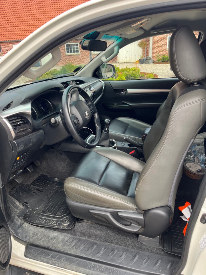 Toyota HiLux 2,4 D-4D 150 T2 Ex.Kab 4x4 4d