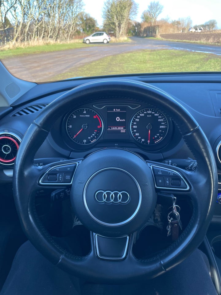 Audi A3 1,6 TDi Attraction Sportback 5d