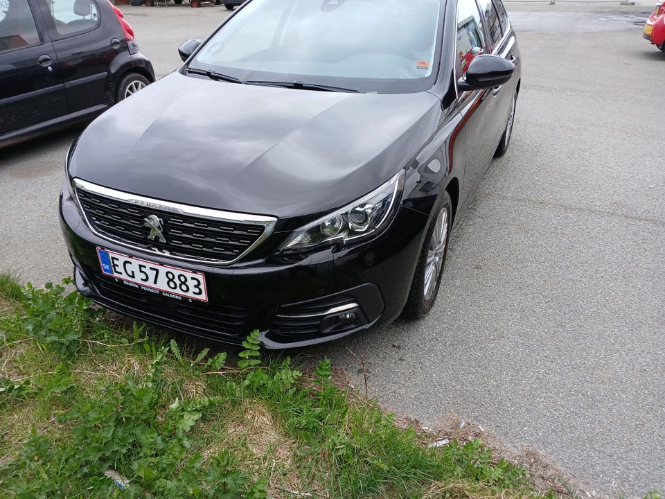 Peugeot 308 1,2 PureTech 130 Selection Sky SW 5d