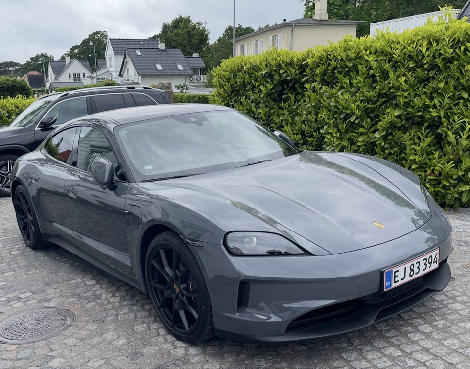 Porsche Taycan Performance+ 4d