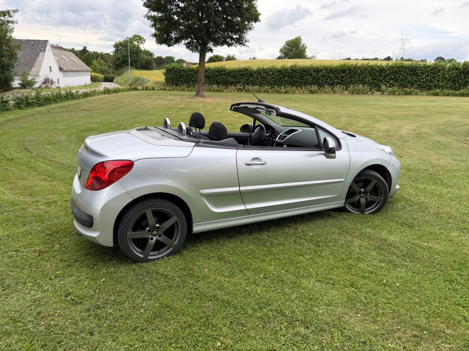 Peugeot 207 1,6 VTi CC 2d