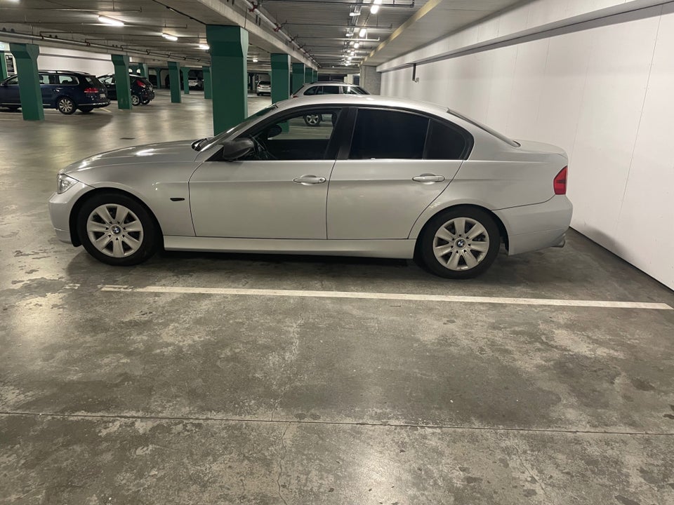 BMW 320i 2,0  4d