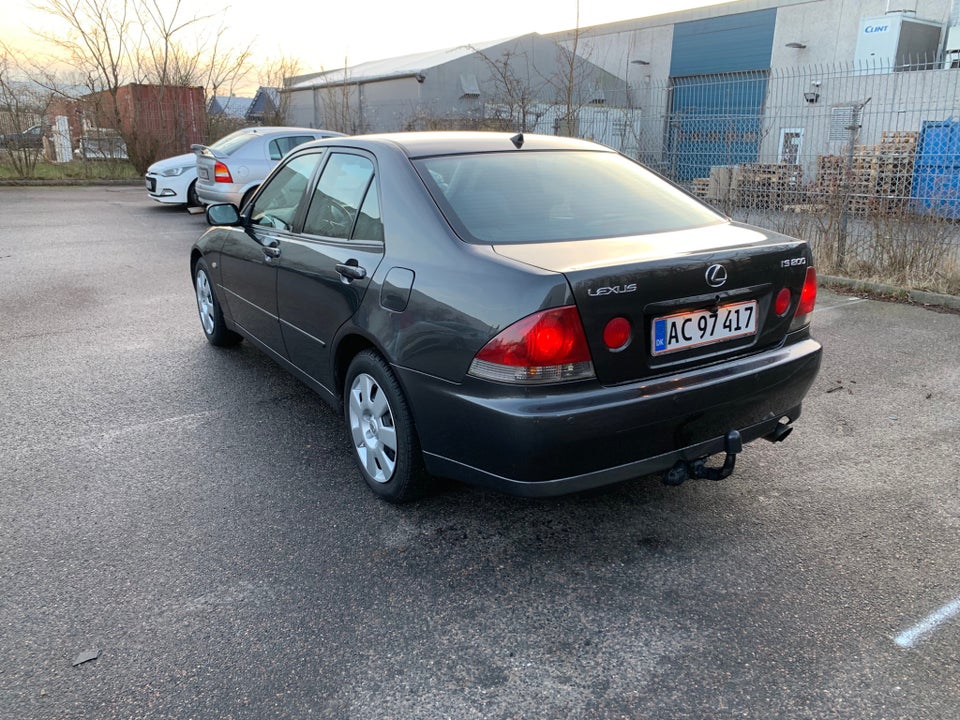 Lexus IS200 2,0 aut. 4d