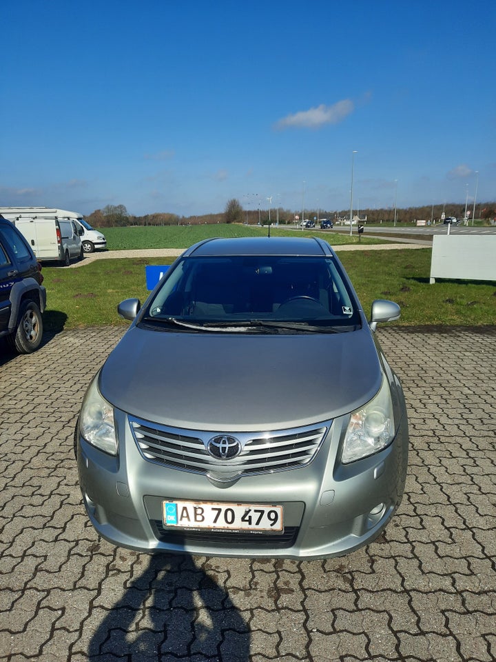 Toyota Avensis 2,0 D-4D Executive stc. 5d