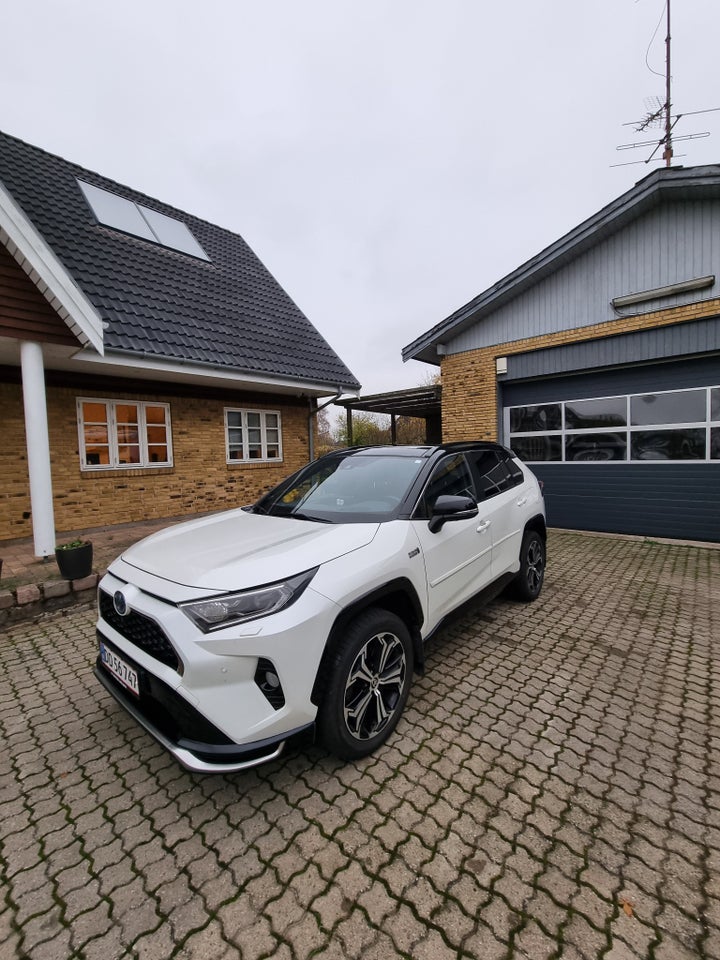 Toyota RAV4 2,5 Plug-in Hybrid H3 Executive AWD-i 5d