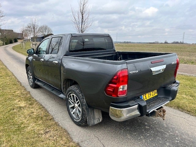 Toyota HiLux 2,4 D-4D 150 T4 Db.Kab aut. 4x4 4d