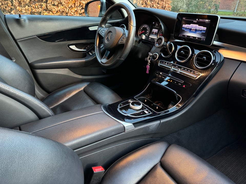 Mercedes C220 d 2,2 AMG Line stc. aut. 5d