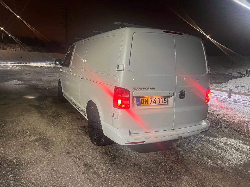 VW Transporter 2,0 TDi 204 Kassevogn DSG lang
