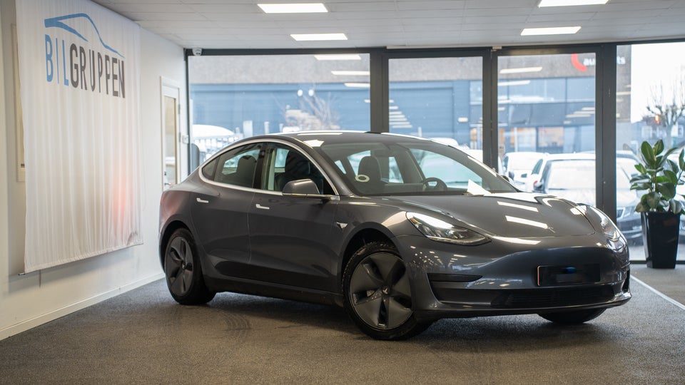 Tesla Model 3 Standard Range+ RWD 4d