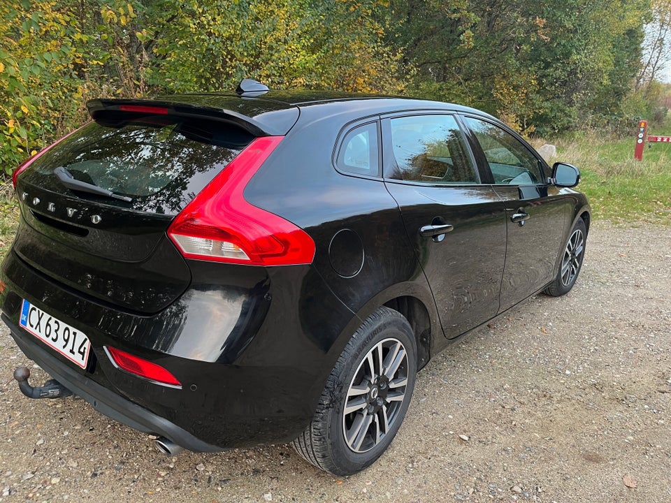 Volvo V40 2,0 D3 150 Momentum 5d