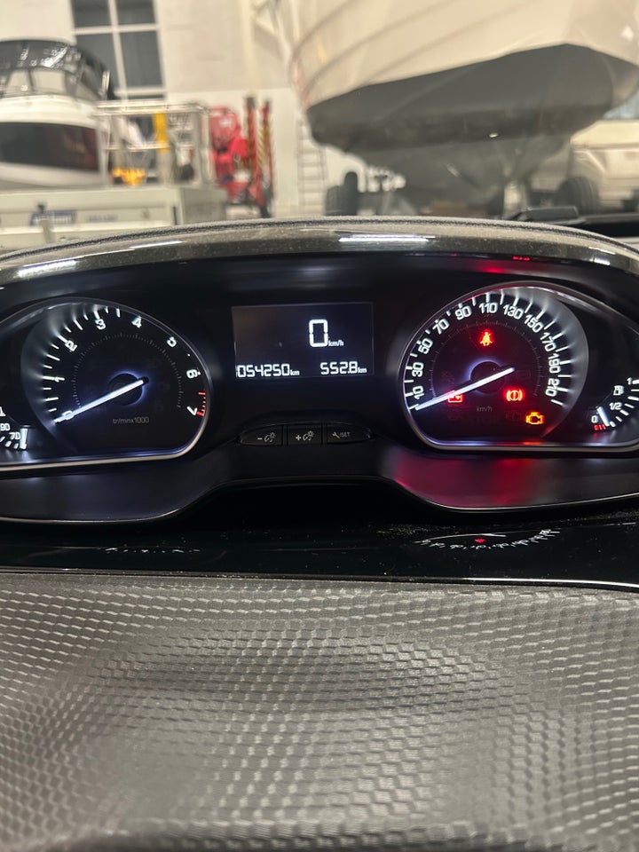 Peugeot 2008 1,2 VTi 82 Active Sky 5d