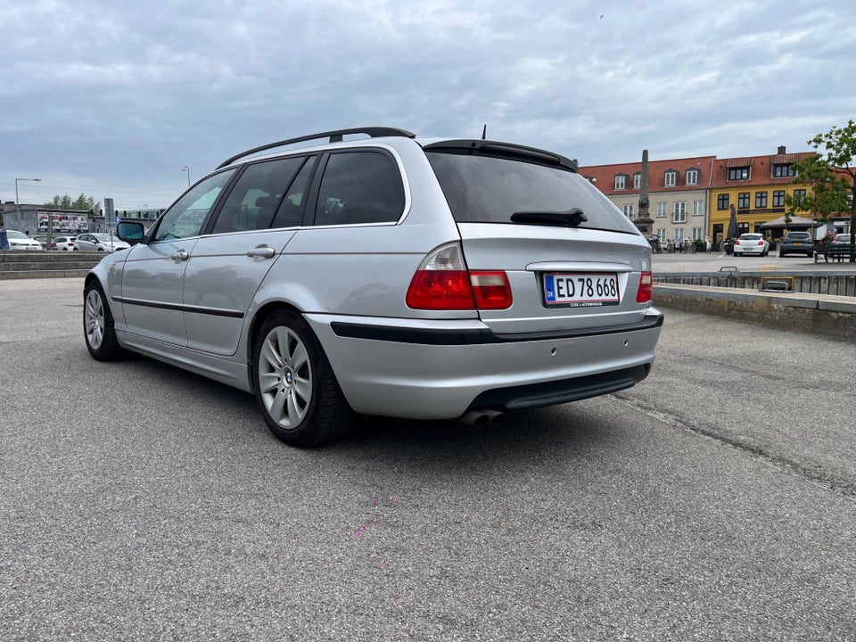 BMW 320i 2,2 Touring aut. 5d