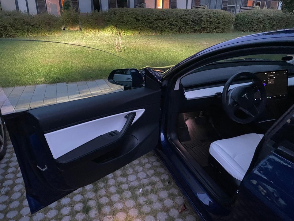 Tesla Model 3 Long Range AWD 4d