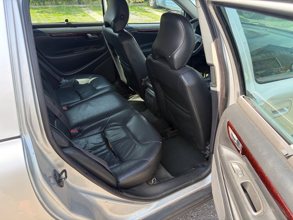 Volvo V70 2,4 T 200 aut. 5d