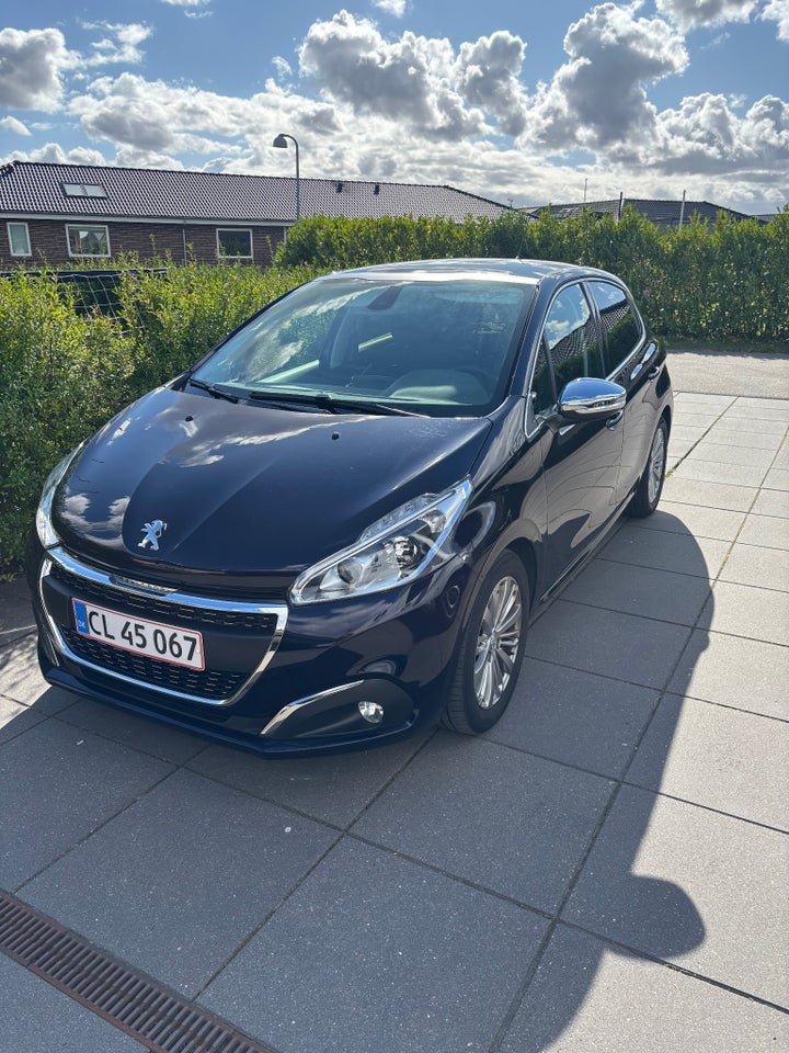 Peugeot 208 1,2 PureTech 82 Allure Sky 5d