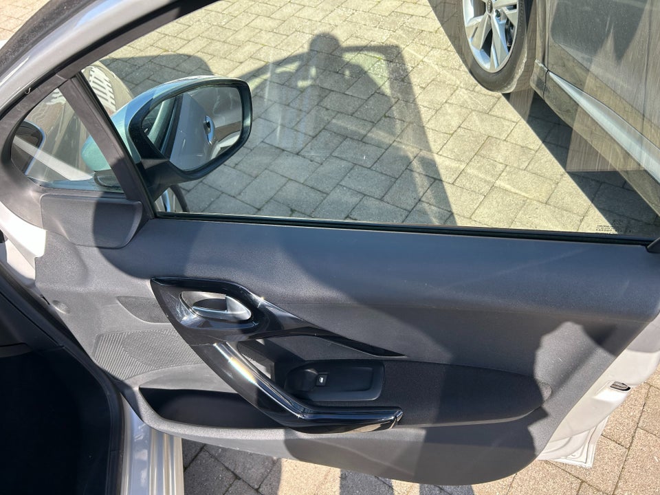 Peugeot 208 1,6 BlueHDi 100 Envy+ 5d