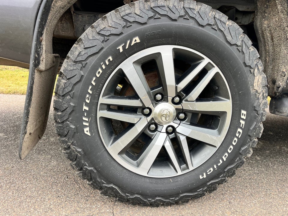 Toyota HiLux 2,4 D-4D 150 T4 Db.Kab aut. 4x4 4d