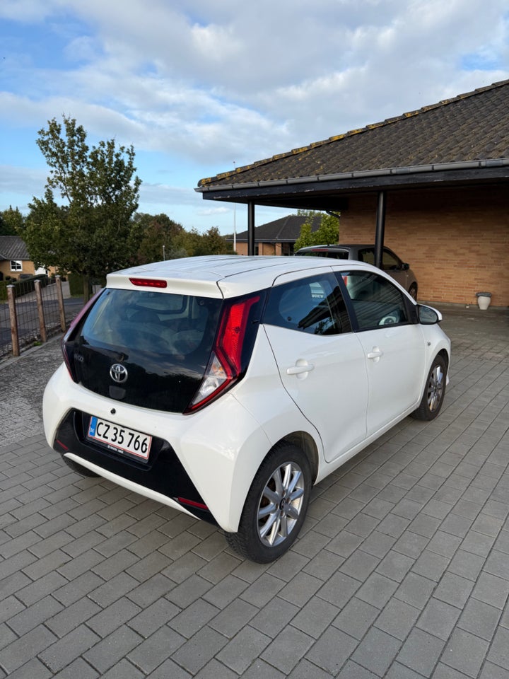 Toyota Aygo 1,0 VVT-i x-plore 5d
